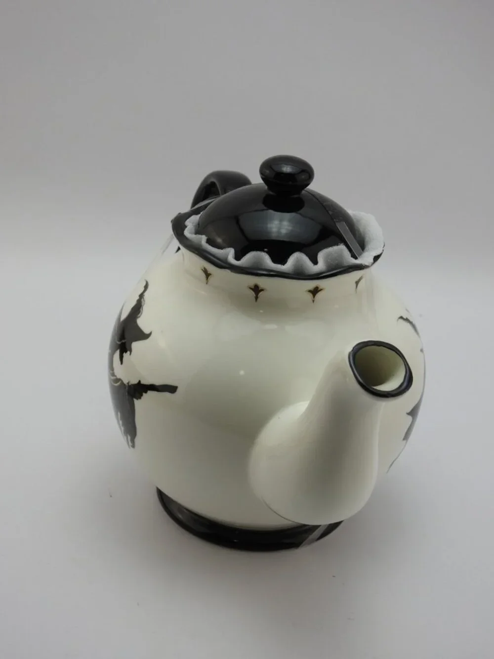 New Potters Studio Halloween Witch Teapot Stoneware  Witches Flying Witch  40oz